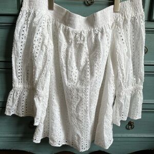 ANA CUTE EYELET OFF SHOULDERS TOP